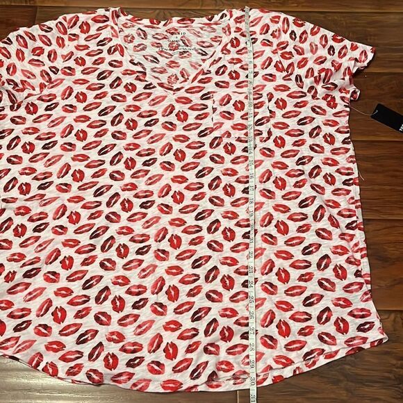 Torrid White Multi Lip Design Pocket Tee Casual Feminine Contemporary Brand New - Picture 8 of 11